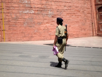 lady soldier, red fort, new delhi