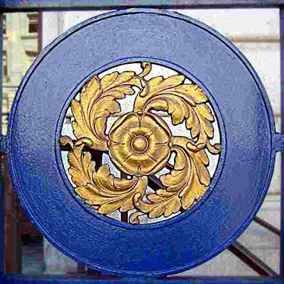 scroll work outside War Memorial Opera House - which war was that again?