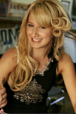 Ashley-Tisdale-Celebrity-Hairstyle