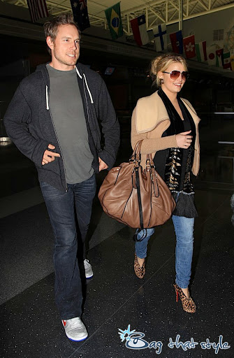 Jessica Simpson Look Awe With Milk Choco Marni Bag