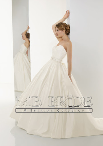 10535 ; Modern Bridal Gown Wedding Dress