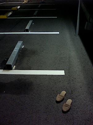 スリッパ surippa pantuflas slippers aparcamiento parking 駐車場