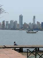 Volviendo del colegio para ir a casa en el mar Volviendo del colegio para ir a casa en el mar