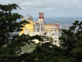 Palácio da Pena visto de um miradouro Palácio da Pena visto de um miradouro