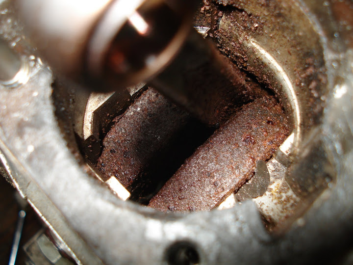 Rusty, rusty crankshaft. Think I can save it? — Moped Army