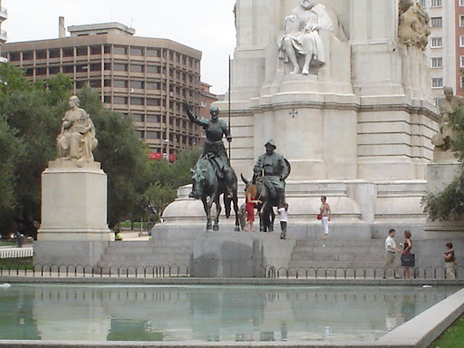it s don quijote and sancho pan...