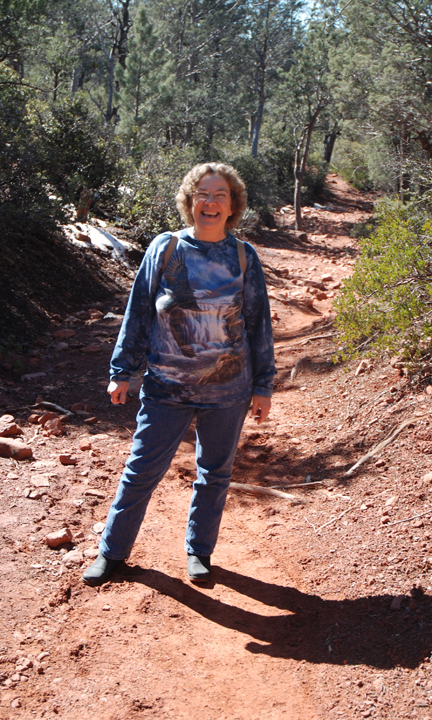 DSC_0039--Marty Reinstra on trail en az.jpg