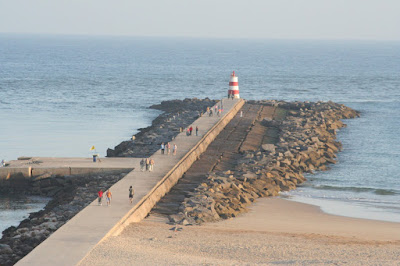 Pontão e respectivo Farol na Praia da Rocha