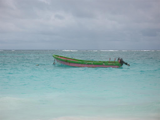 Barca a Playa El Paraiso
