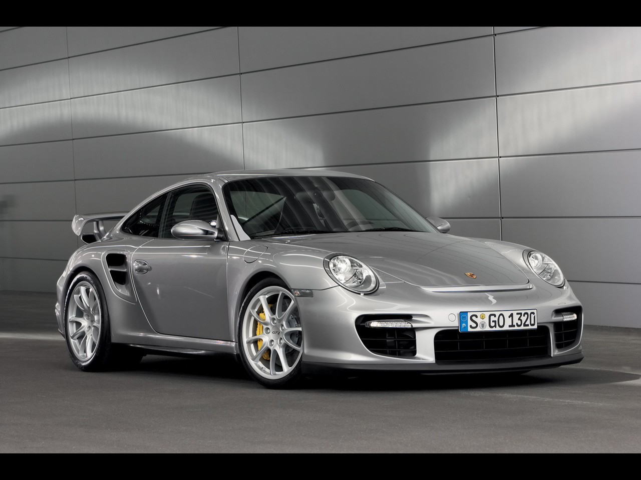 [2008-Porsche-911-GT2-Front-And-Side-1280x960.jpg]