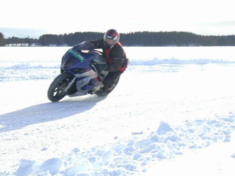 [a_motorcycle_on_icemotoled_03.jpg]