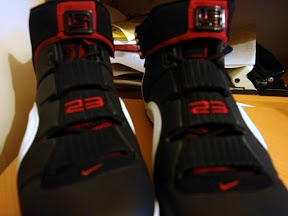 timeline 061101 shoe black white red 8 2006 07 Timeline