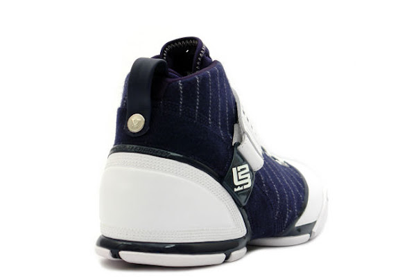 LeBron 5 New York Yankees edition hits exclusive stores