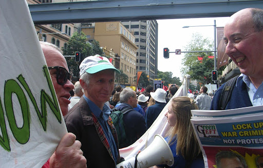 Dave Holmes (right) at APEC 2007 protest in Sydney