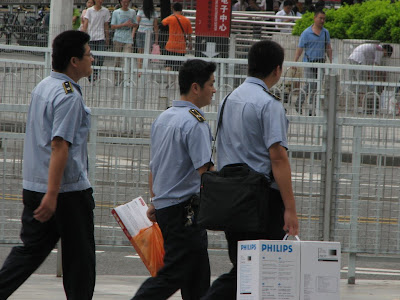 已经办完事儿回去了...