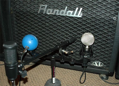 Blue The Ball, Cascade Fat Head, and Audio Technica AT2020 mics placed in front of Randall RA412XLT cabinet