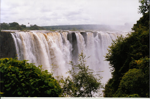 Zimbabwe-Victoria-Falls-the-Zambezi-River-on-Zambia-border-waterfall-spray-SMO