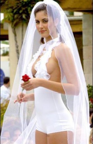 unbeatable_sexy_wedding_gown_2011