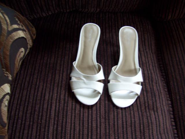 ivory_wedding_sandal_T_design