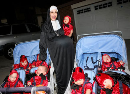 nadya-suleman-pregnant-nun-costume-with-little-red-devils