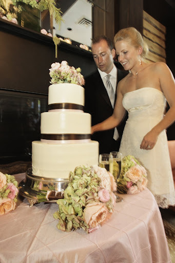 wedding party ; groom-bride-wedding cake