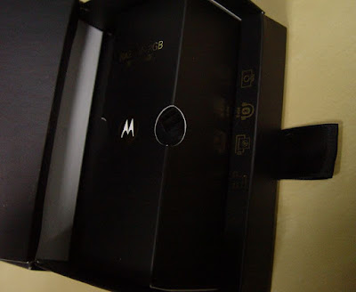 [Mobile]Moto RAZR V8 2GB璀璨金華版開箱照 - 阿祥的網路筆記本