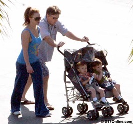 Britney enjoys a visit with her sons Sean Preston and Jayden James picture