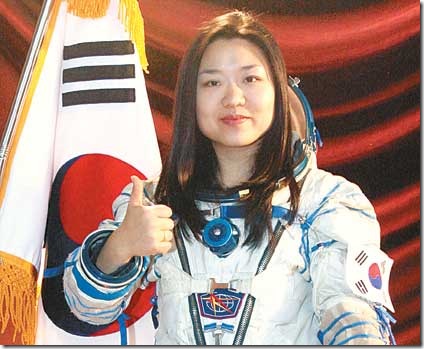 korea first astronaut Yi So-Yeon picture