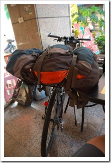 車與登山背包