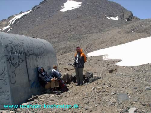 نمایی از پناهگاه خرسان در مسیر قله علم کوه 